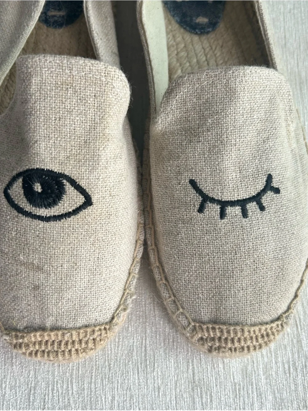 SOLUDOS wink eye espadrilles natural size 8 ⭐️